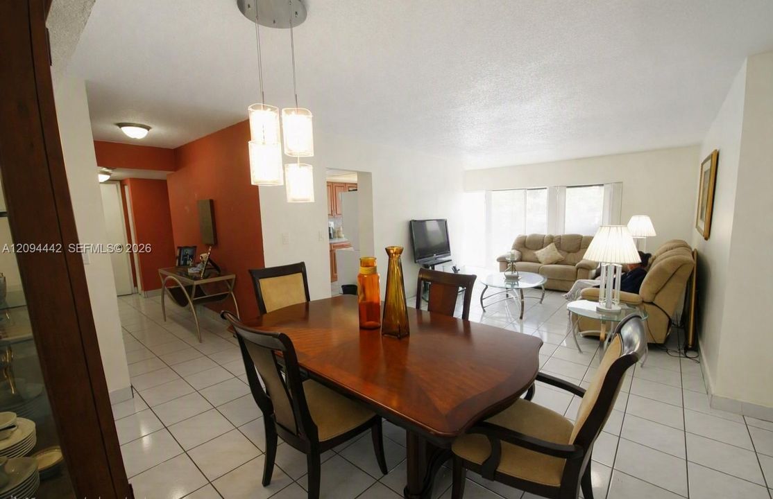 For Sale: $263,000 (2 beds, 2 baths, 1170 Square Feet)