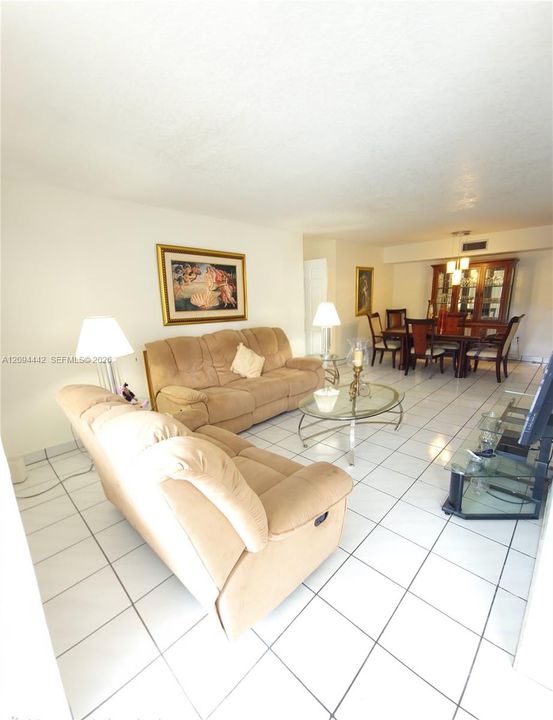 For Sale: $263,000 (2 beds, 2 baths, 1170 Square Feet)