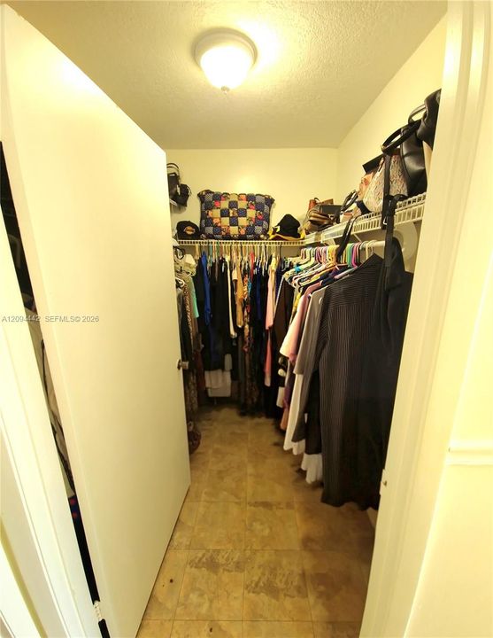 For Sale: $263,000 (2 beds, 2 baths, 1170 Square Feet)