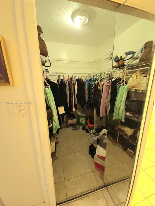 For Sale: $263,000 (2 beds, 2 baths, 1170 Square Feet)