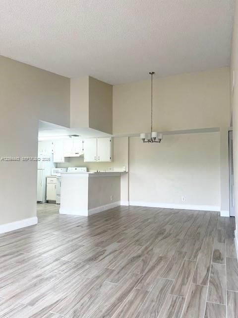 В аренду: $1,875 (2 спален, 2 ванн, 965 Квадратных фут)