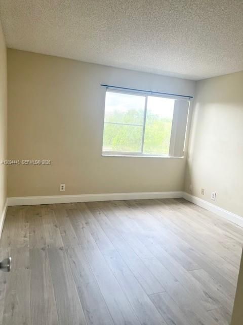 В аренду: $1,875 (2 спален, 2 ванн, 965 Квадратных фут)