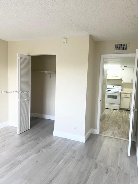 В аренду: $1,875 (2 спален, 2 ванн, 965 Квадратных фут)
