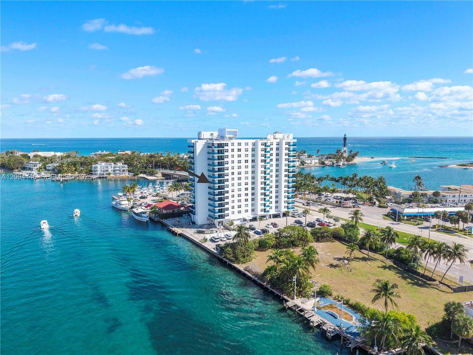 For Sale: $579,000 (2 beds, 2 baths, 1000 Square Feet)
