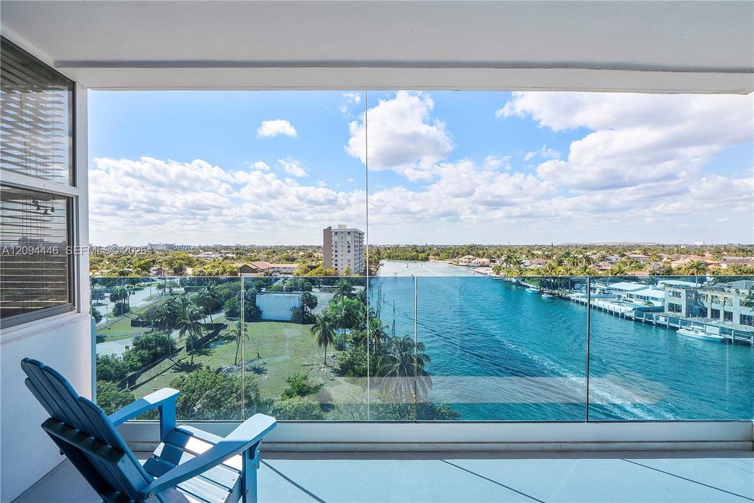 For Sale: $579,000 (2 beds, 2 baths, 1000 Square Feet)
