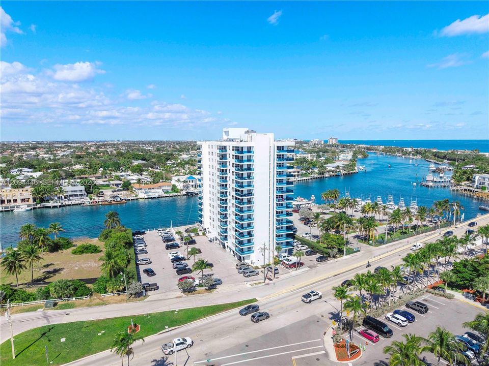 For Sale: $579,000 (2 beds, 2 baths, 1000 Square Feet)