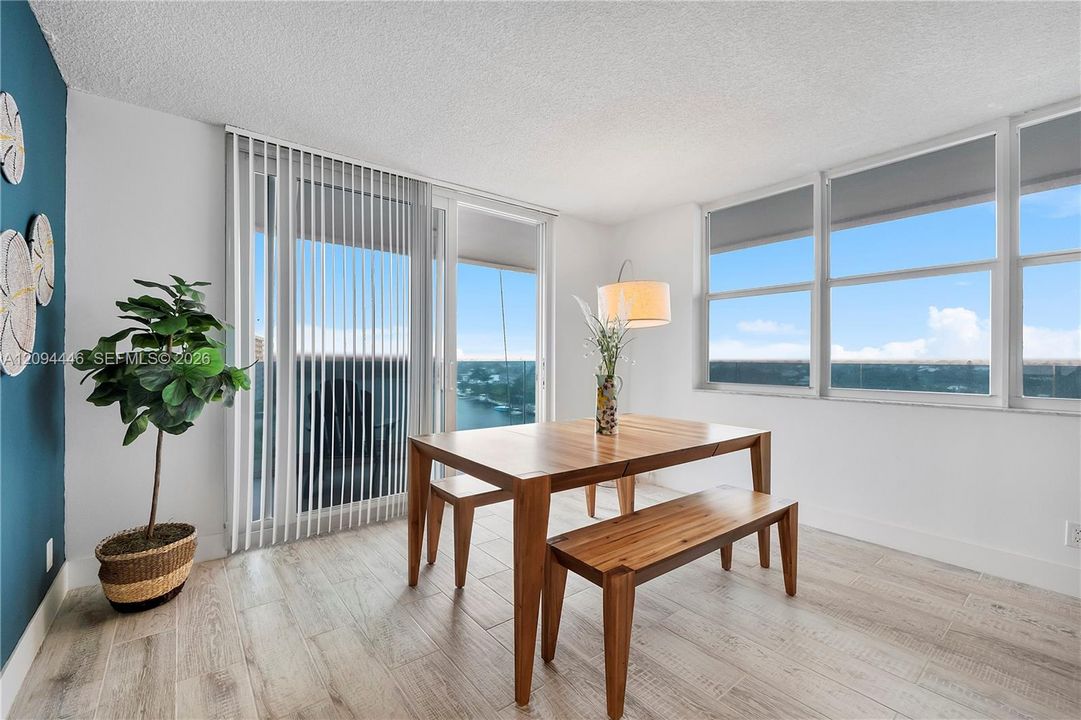 For Sale: $579,000 (2 beds, 2 baths, 1000 Square Feet)