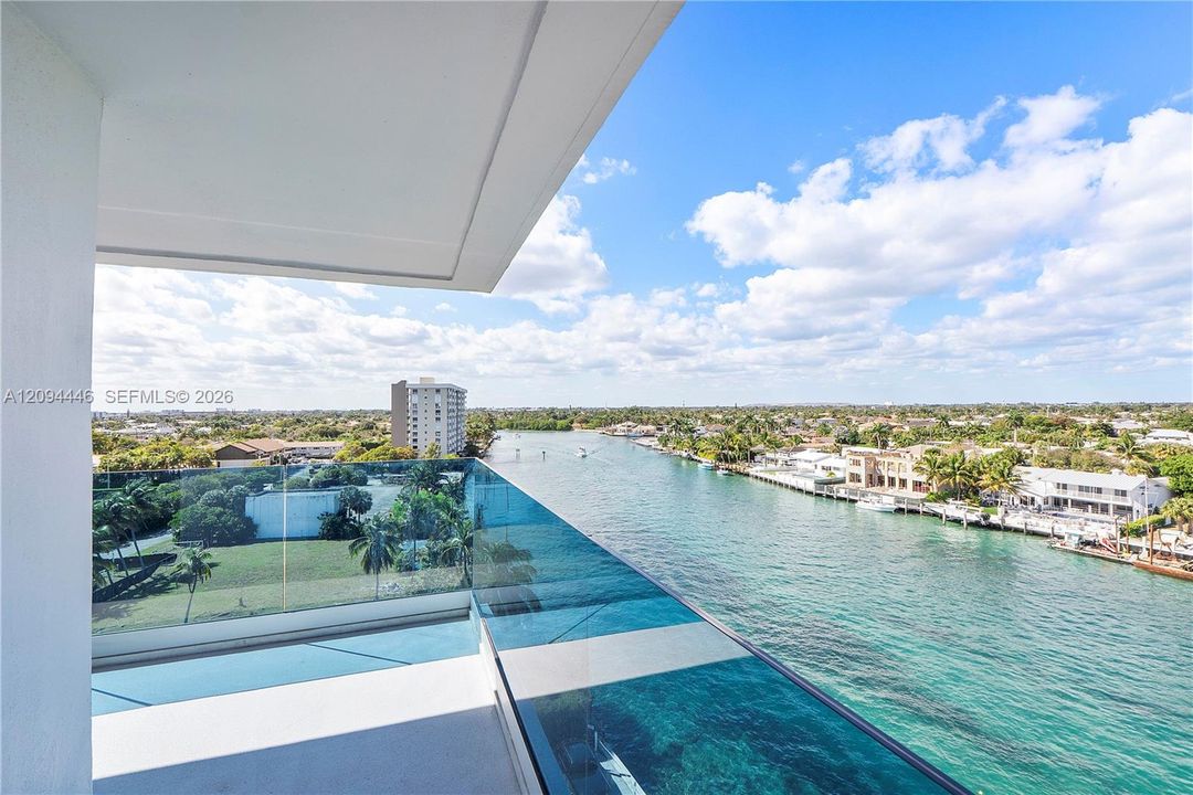 For Sale: $579,000 (2 beds, 2 baths, 1000 Square Feet)