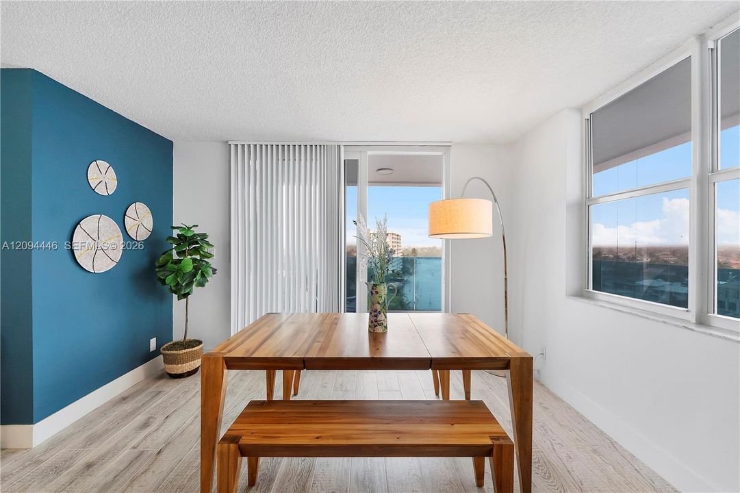 For Sale: $579,000 (2 beds, 2 baths, 1000 Square Feet)