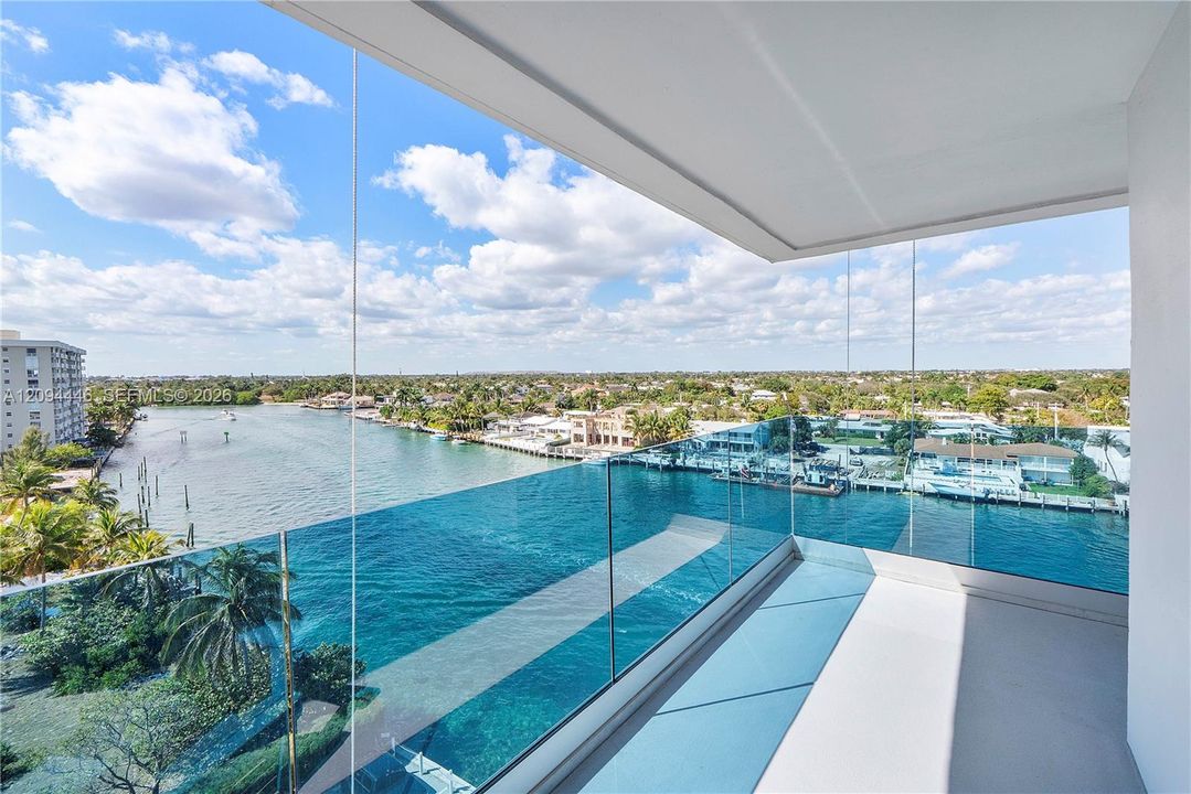 For Sale: $579,000 (2 beds, 2 baths, 1000 Square Feet)