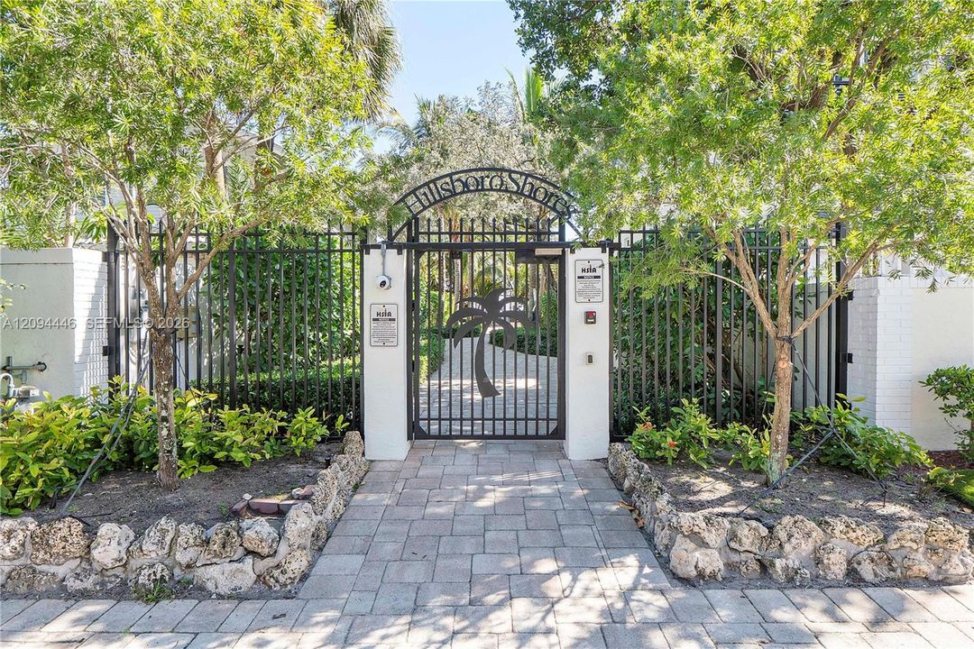 For Sale: $579,000 (2 beds, 2 baths, 1000 Square Feet)