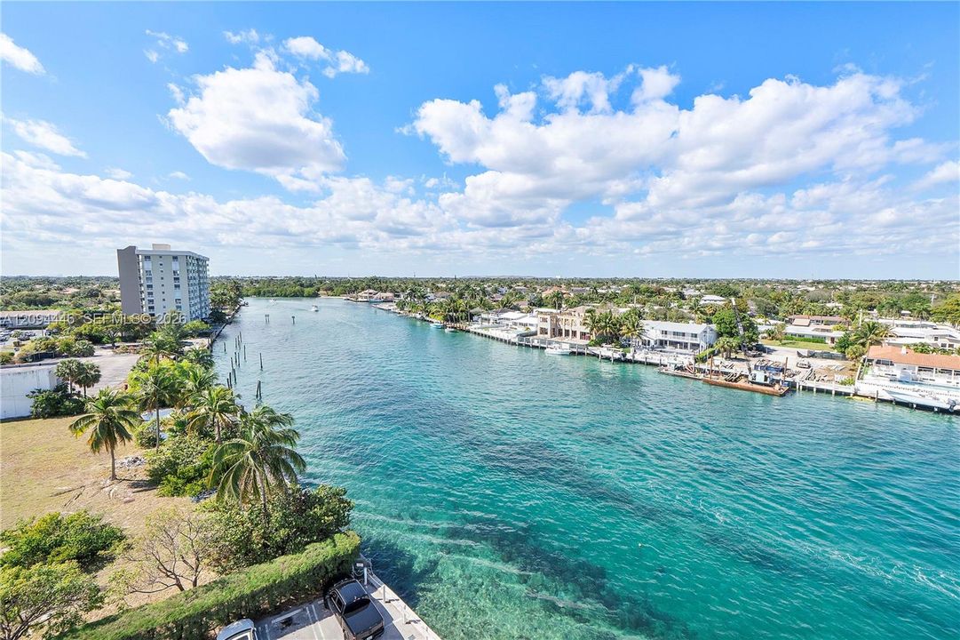 For Sale: $579,000 (2 beds, 2 baths, 1000 Square Feet)