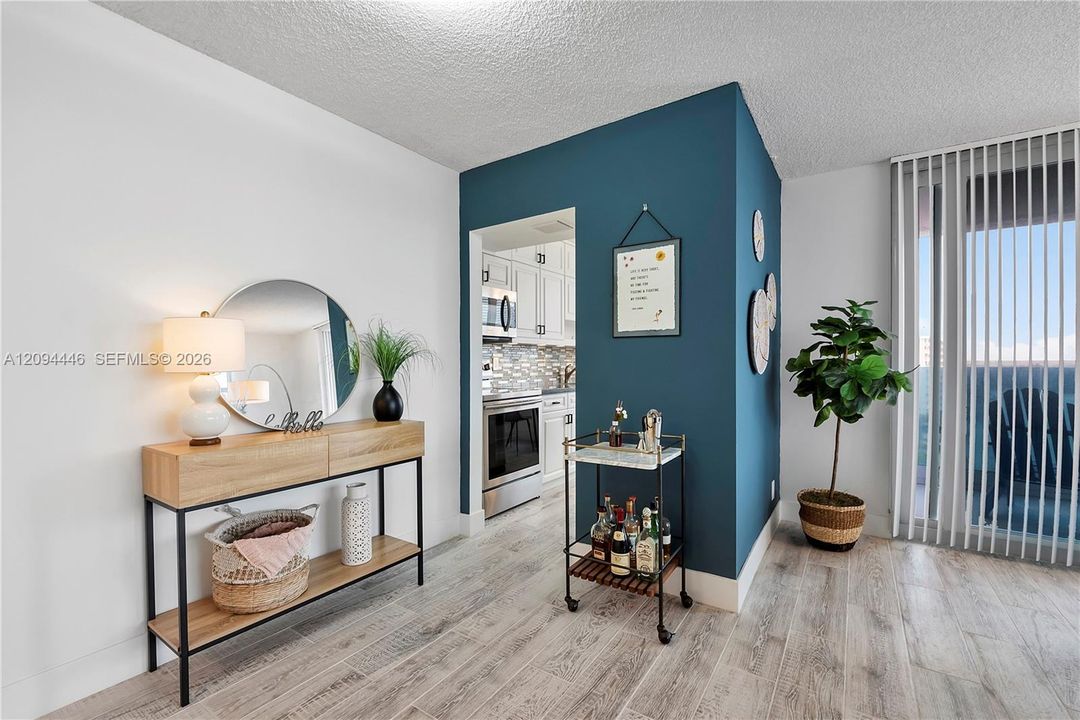For Sale: $579,000 (2 beds, 2 baths, 1000 Square Feet)