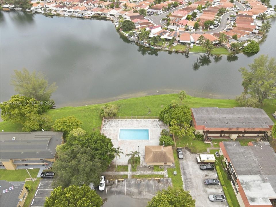For Sale: $230,000 (2 beds, 2 baths, 747 Square Feet)