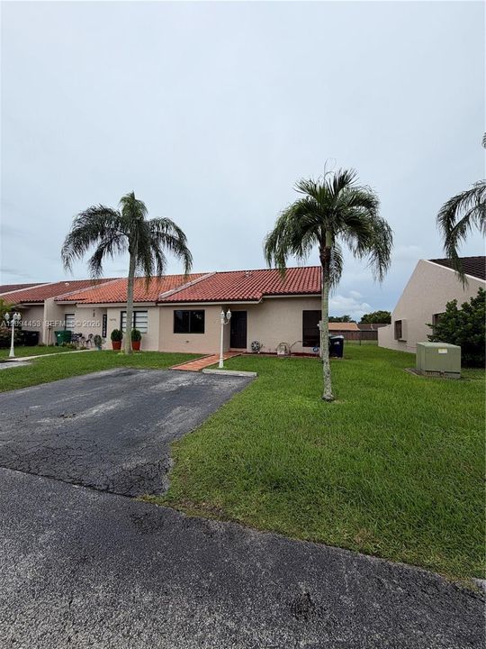 For Rent: $3,250 (3 beds, 2 baths, 1372 Square Feet)