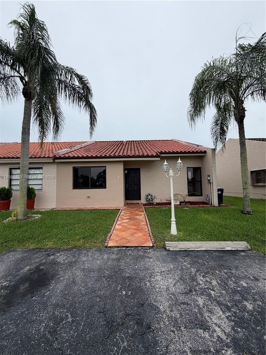 For Rent: $3,250 (3 beds, 2 baths, 1372 Square Feet)
