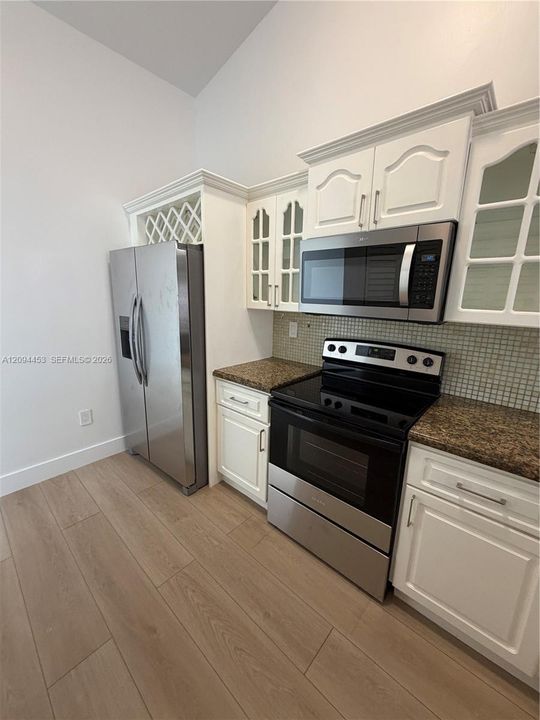 For Rent: $3,250 (3 beds, 2 baths, 1372 Square Feet)