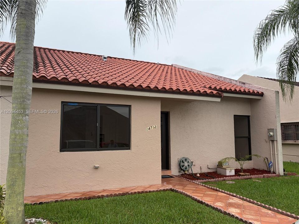 For Rent: $3,250 (3 beds, 2 baths, 1372 Square Feet)