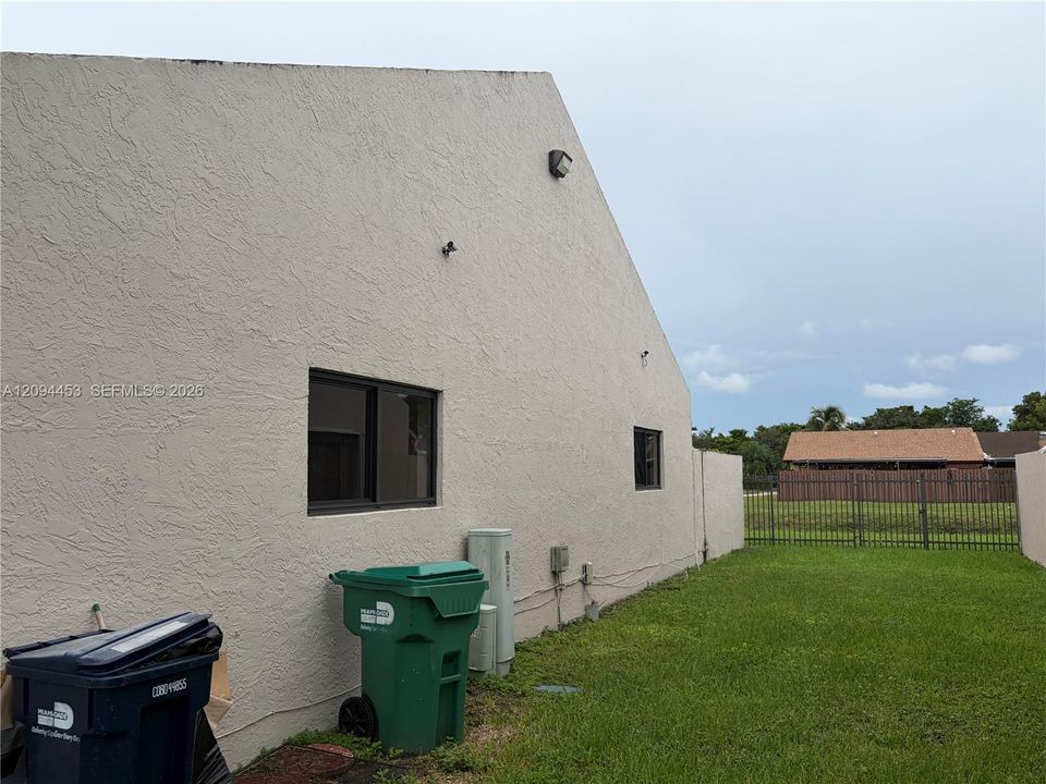 For Rent: $3,250 (3 beds, 2 baths, 1372 Square Feet)