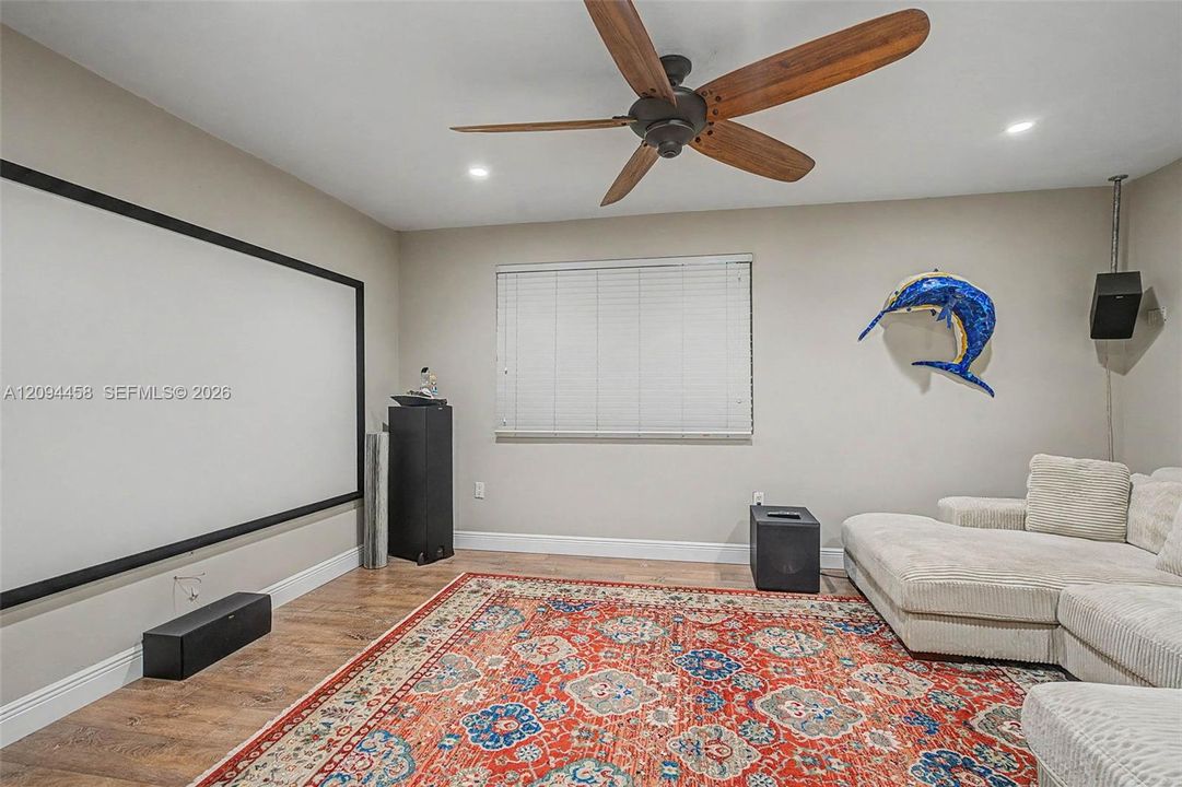 En Venta: $1,540,000 (4 camas, 3 baños, 2435 Pies cuadrados)