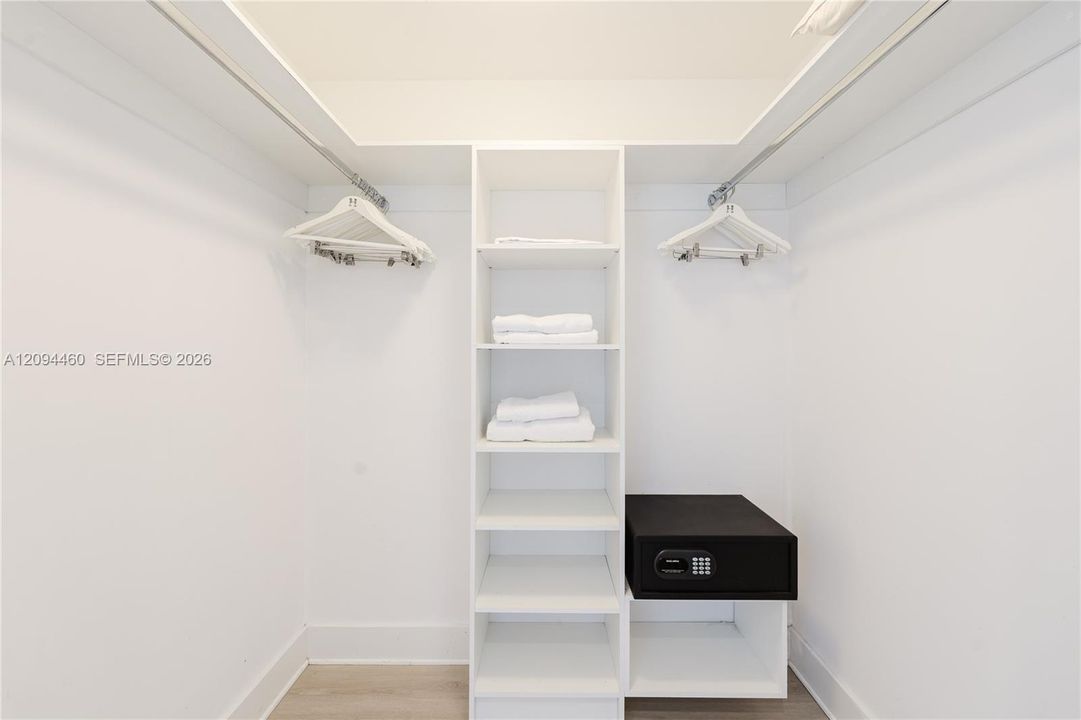 На продажу: $869,000 (2 спален, 2 ванн, 1275 Квадратных фут)