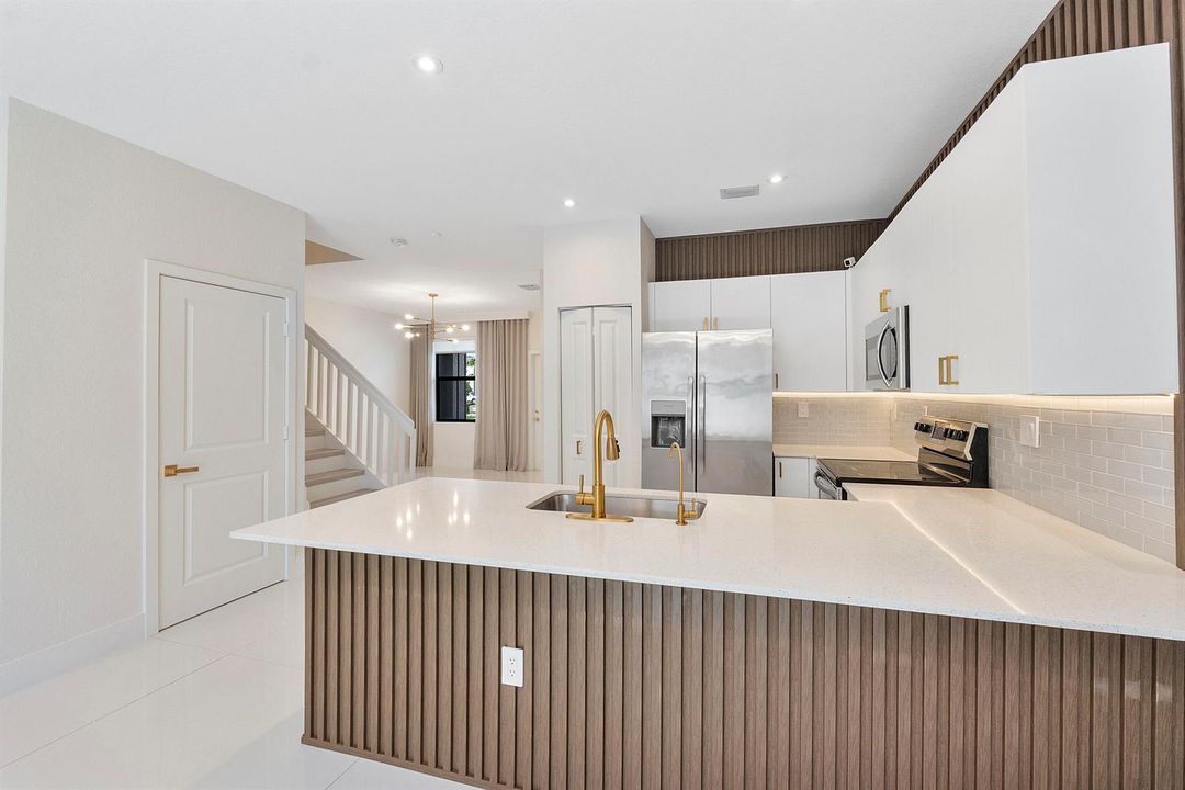 20383 Nw 5th Ct_022