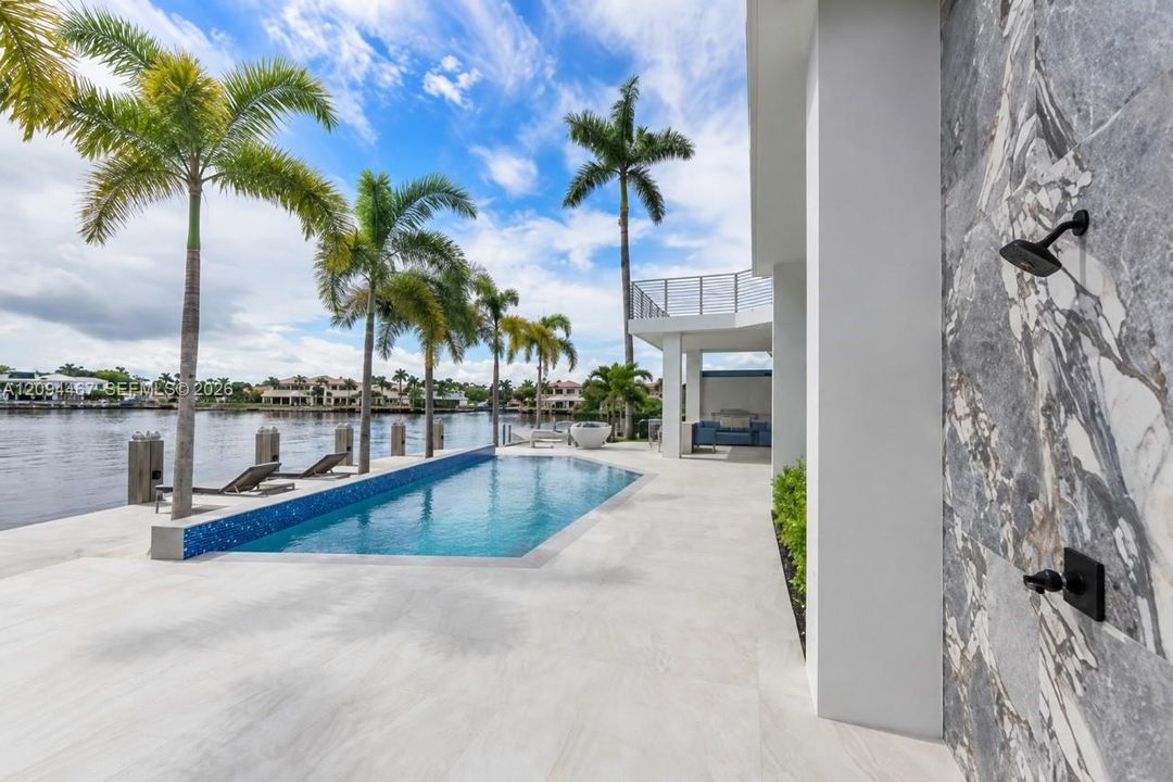 En Venta: $12,950,000 (5 camas, 6 baños, 6230 Pies cuadrados)