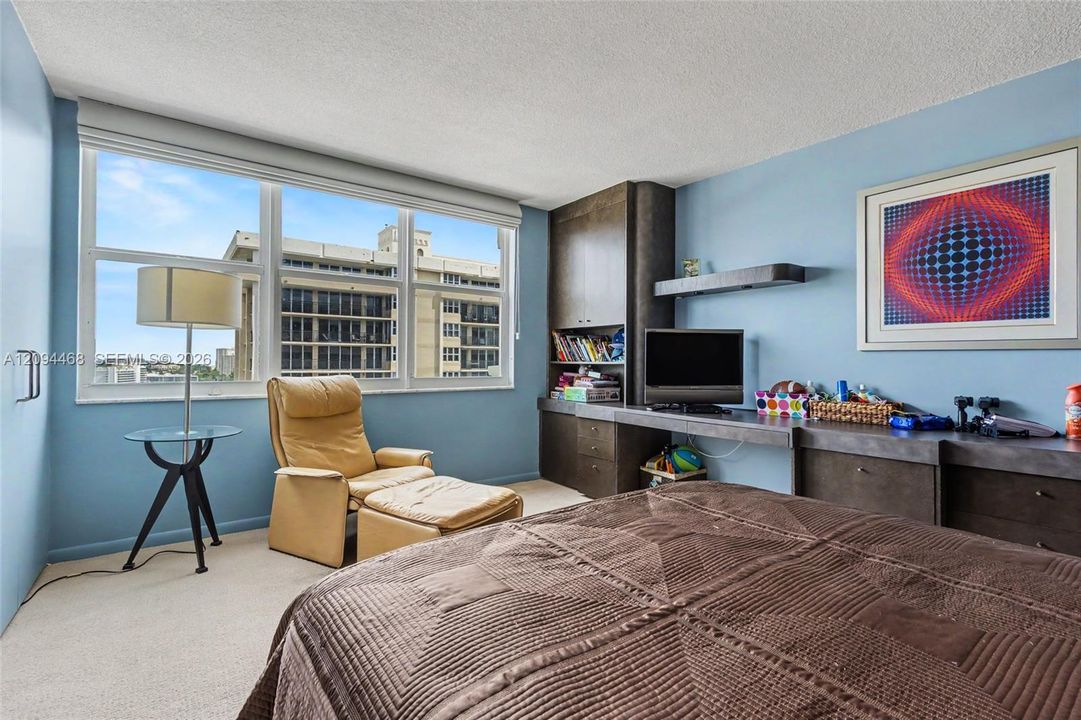 2nd bedroom