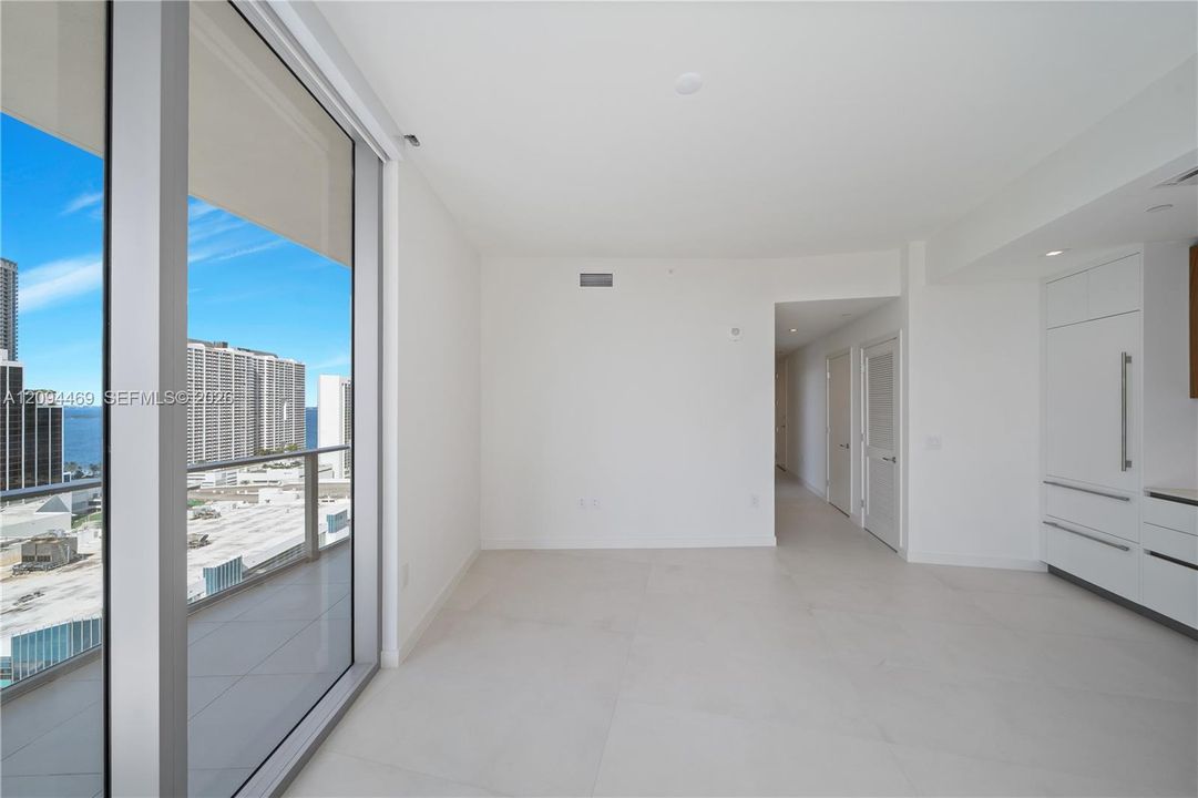 В аренду: $4,700 (1 спален, 1 ванн, 0 Квадратных фут)