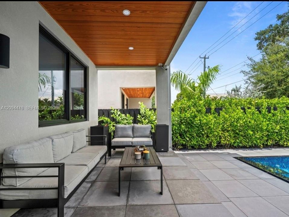 For Sale: $1,649,000 (3 beds, 3 baths, 2120 Square Feet)