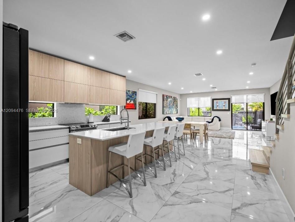 For Sale: $1,649,000 (3 beds, 3 baths, 2120 Square Feet)
