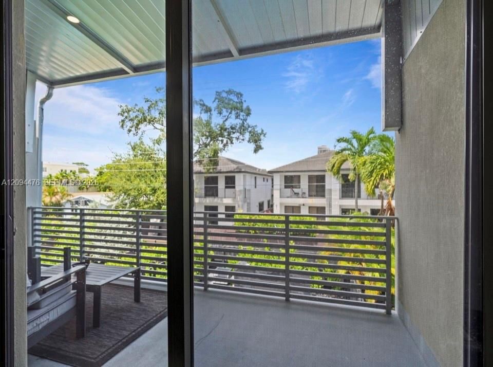 For Sale: $1,649,000 (3 beds, 3 baths, 2120 Square Feet)