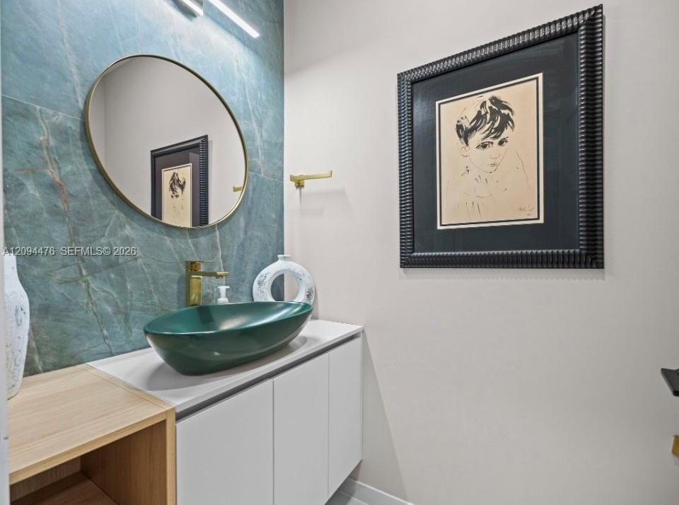 For Sale: $1,649,000 (3 beds, 3 baths, 2120 Square Feet)