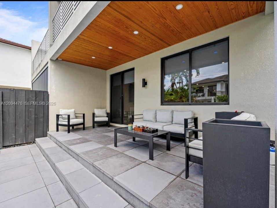 For Sale: $1,649,000 (3 beds, 3 baths, 2120 Square Feet)
