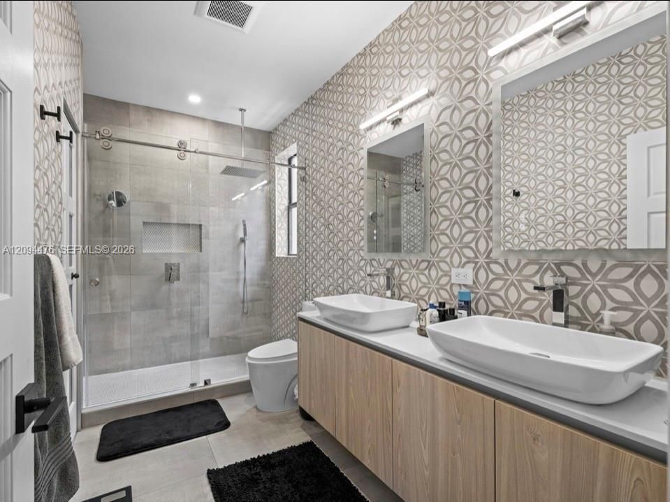 For Sale: $1,649,000 (3 beds, 3 baths, 2120 Square Feet)