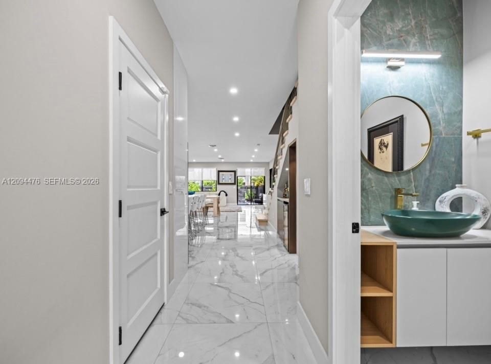 For Sale: $1,649,000 (3 beds, 3 baths, 2120 Square Feet)