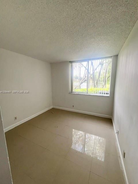 For Rent: $2,500 (3 beds, 2 baths, 1090 Square Feet)