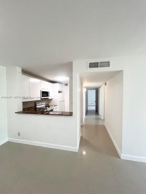 For Rent: $2,500 (3 beds, 2 baths, 1090 Square Feet)