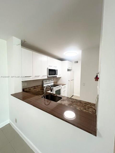 For Rent: $2,500 (3 beds, 2 baths, 1090 Square Feet)