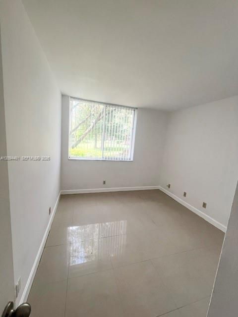 For Rent: $2,500 (3 beds, 2 baths, 1090 Square Feet)