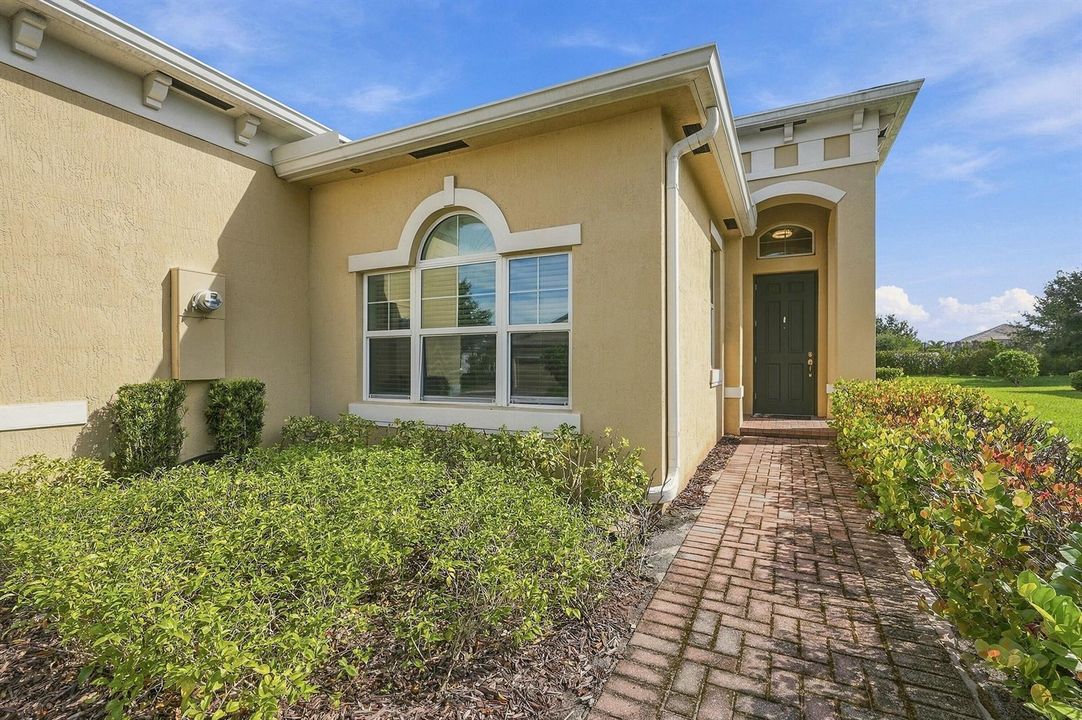04_exterior entry