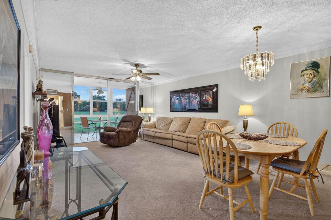 LARGE LIVING ROOM