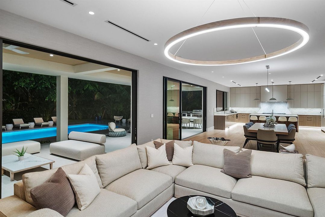 105-145AlhambraPlace-WestPalmBeach-FL-33