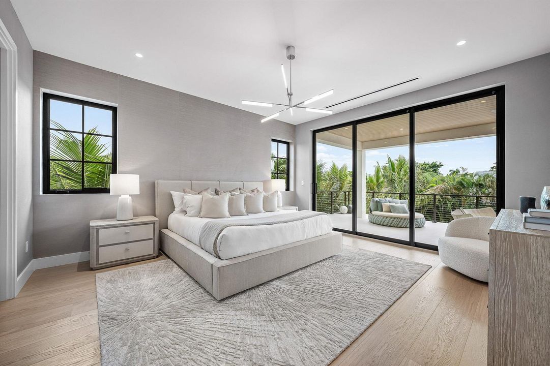 050-145AlhambraPlace-WestPalmBeach-FL-33