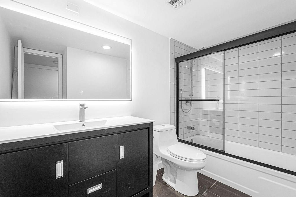 Guest Bath with Tub/Shower Combo