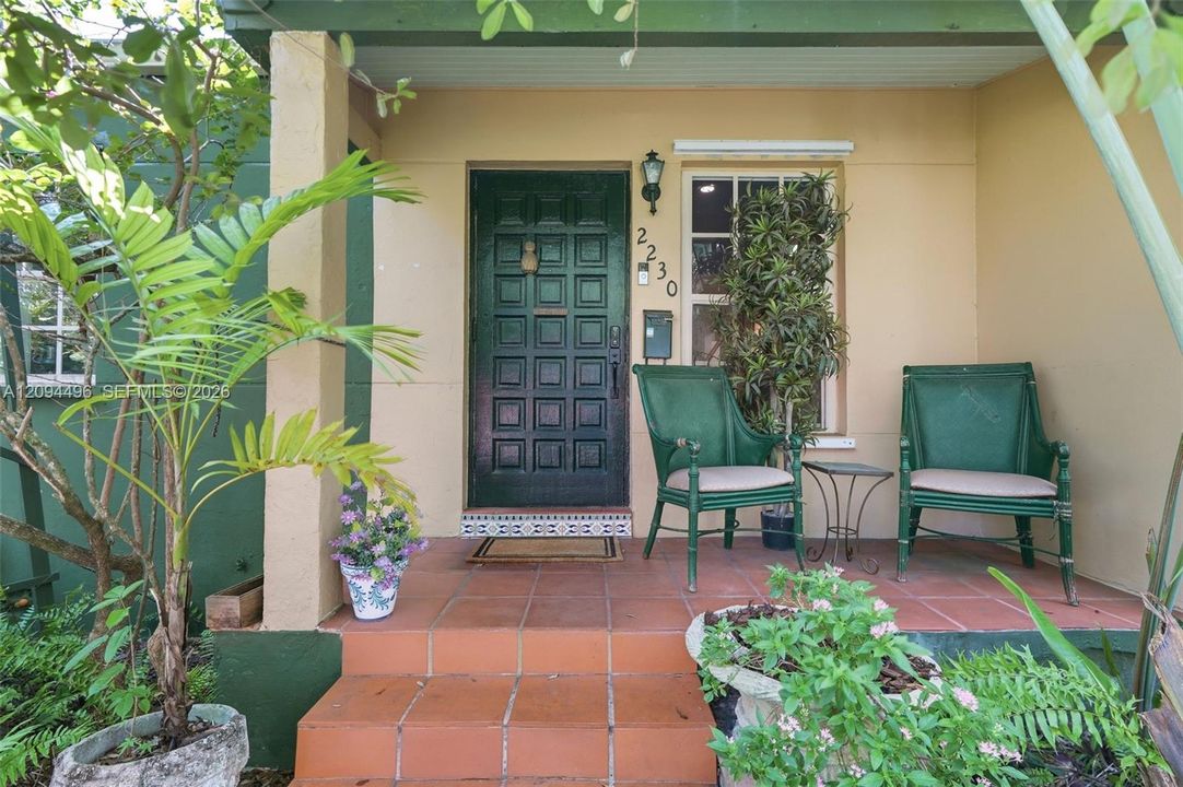 Active With Contract: $2,100,000 (2 beds, 1 baths, 1552 Square Feet)