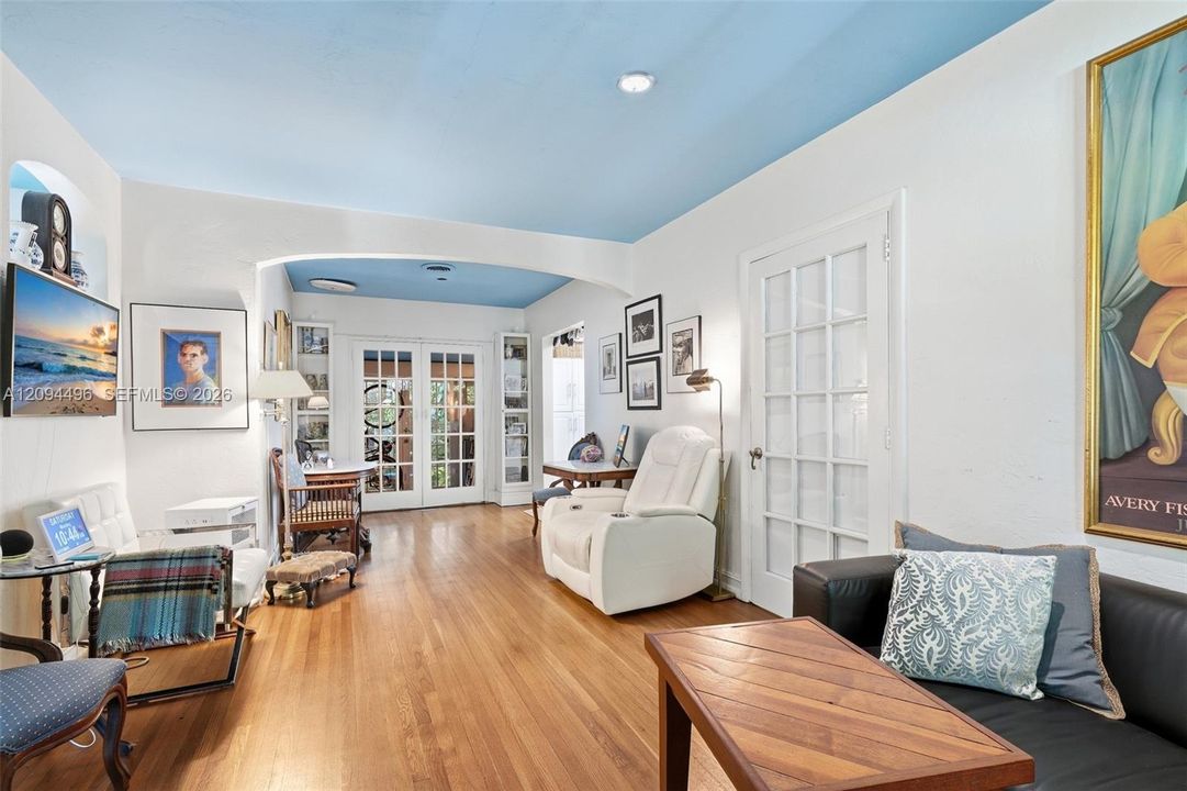 Active With Contract: $2,100,000 (2 beds, 1 baths, 1552 Square Feet)