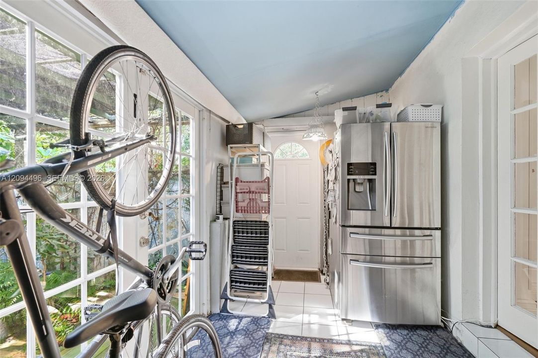 Active With Contract: $2,100,000 (2 beds, 1 baths, 1552 Square Feet)