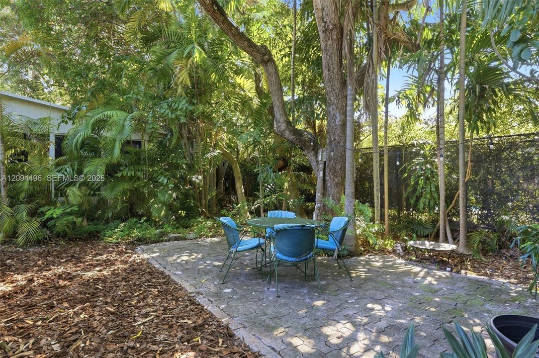 Active With Contract: $2,100,000 (2 beds, 1 baths, 1552 Square Feet)