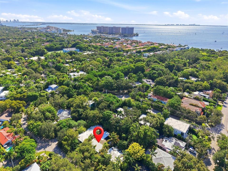 Active With Contract: $2,100,000 (2 beds, 1 baths, 1552 Square Feet)
